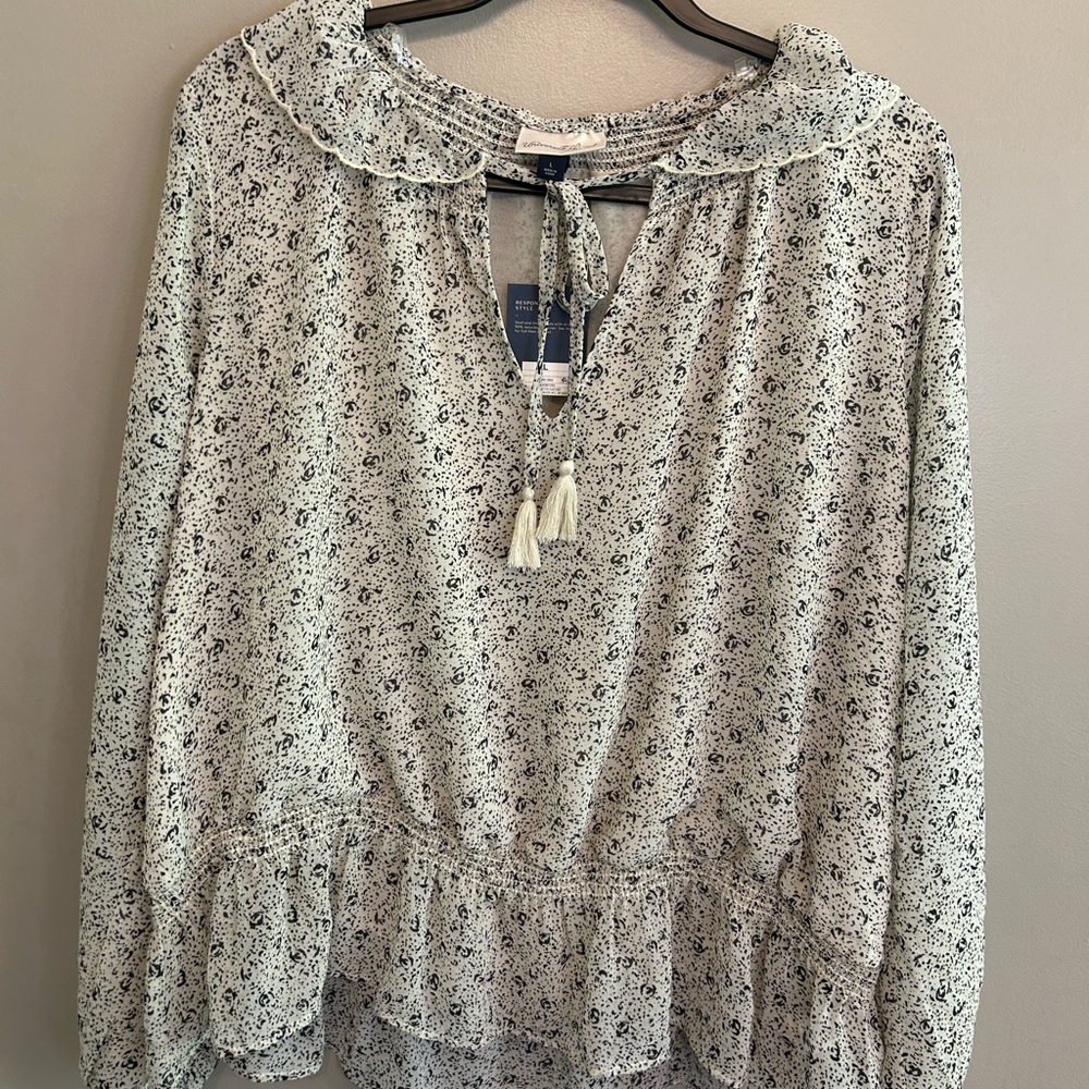 NWT Universal Thread long sleeved blouse with black design size L - Picture 2 of 16